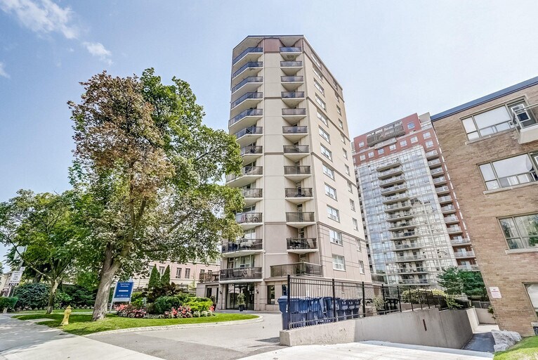 171 Erskine Avenue in Toronto, ON - Building Photo