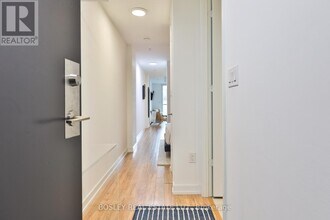 377-377 Madison Ave in Toronto, ON - Building Photo - Building Photo