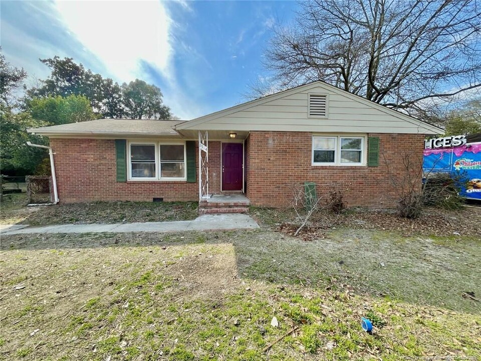 1514 Roxie Ave in Fayetteville, NC - Building Photo