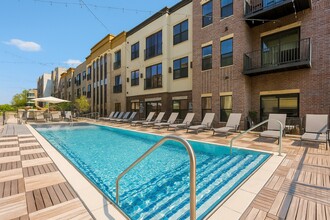 VER at Proscenium Apartments in Carmel, IN - Foto de edificio - Building Photo