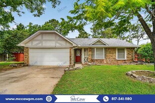 1325 Garden Terrace Dr in Irving, TX - Building Photo