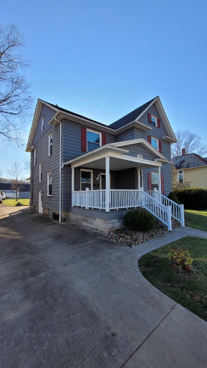 53 E Duquesne St in Columbiana, OH - Building Photo