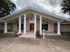 15 Harvey Dr W in McAllen, TX - Building Photo