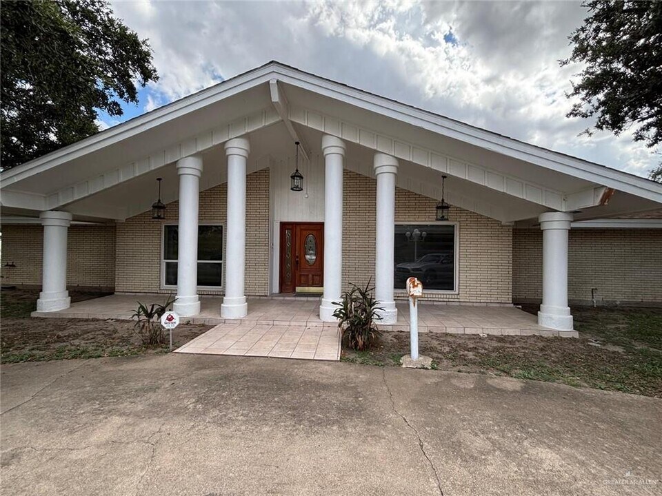 15 Harvey Dr W in McAllen, TX - Building Photo