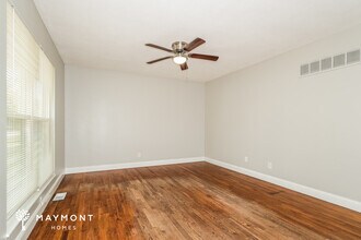 1080 N Park Ln in Florissant, MO - Foto de edificio - Building Photo