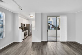 10858 Sabre Hill Dr in San Diego, CA - Building Photo - Building Photo