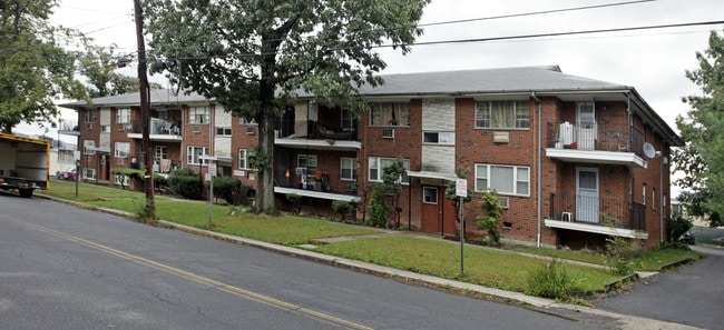 Fairview Gardens in Spring Valley, NY - Building Photo - Building Photo