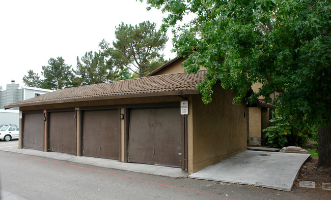 904 Civic Center Dr in Rohnert Park, CA - Building Photo - Building Photo