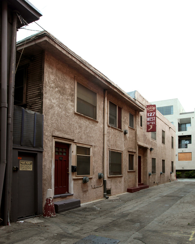 127 W 5th St in Long Beach, CA - Foto de edificio - Building Photo