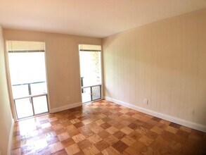 7547 Spring Lake Dr in Bethesda, MD - Building Photo - Building Photo