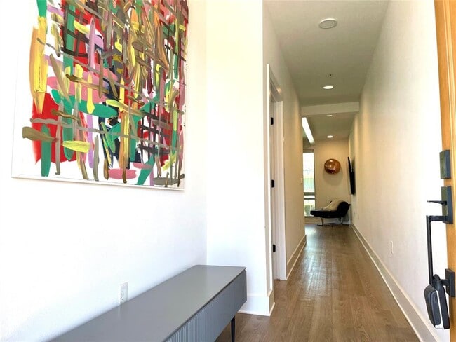 4704 Sunset Trail in Austin, TX - Foto de edificio - Building Photo