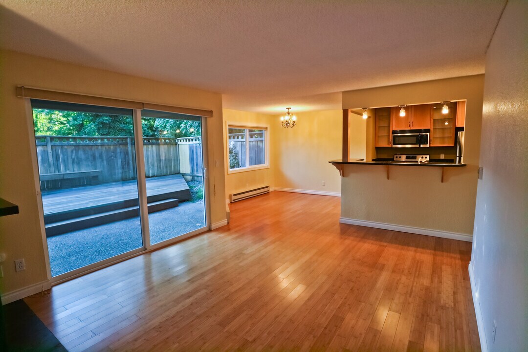 725 9th Ave S in Kirkland, WA - Foto de edificio