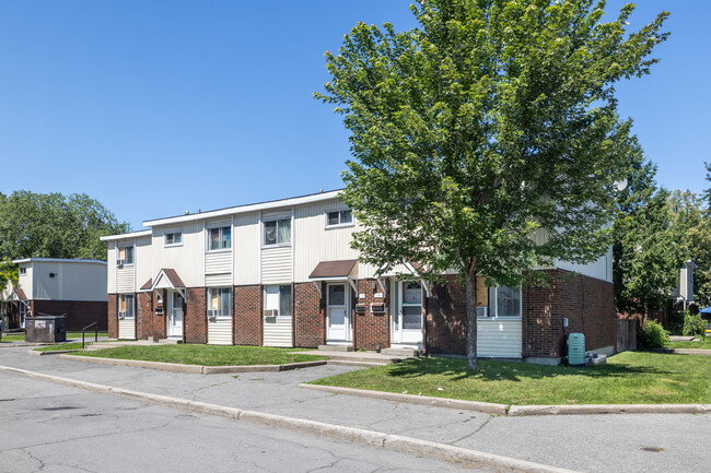 1775C Russell Rd in Ottawa, ON - Building Photo - Building Photo