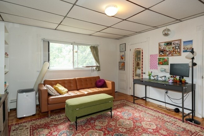 16 Summit Ave, Unit 2 in Somerville, MA - Foto de edificio - Building Photo