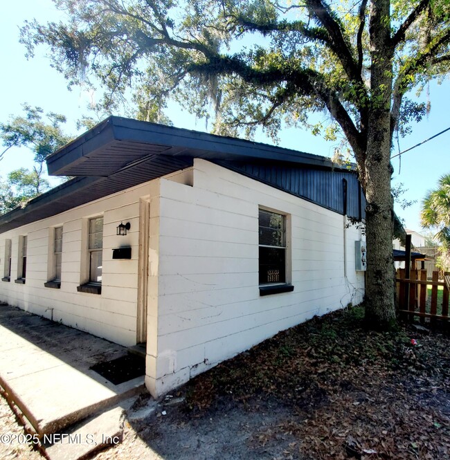 7190 Conant Ave in Jacksonville, FL - Building Photo - Building Photo