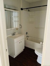 57 Ocean View Ave in Groton, CT - Building Photo - Building Photo