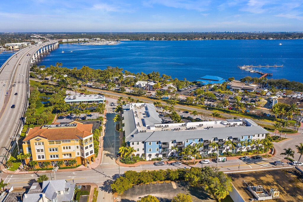 Azul Luxury Residences Apartments in Stuart, FL