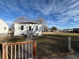 305 W 15th St in Scottsbluff, NE - Building Photo
