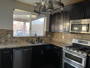 9125 Sparklewood Ct in Las Vegas, NV - Building Photo - Building Photo
