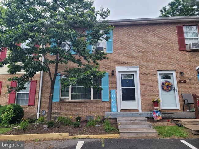 property at 113 Warren Cir