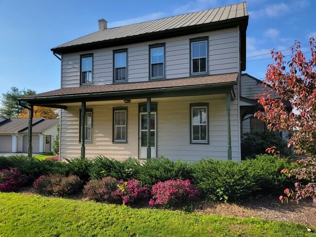 819 Fruitville Pike in Manheim, PA - Foto de edificio - Building Photo