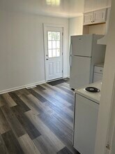 87 N High St in Derry, NH - Foto de edificio - Building Photo