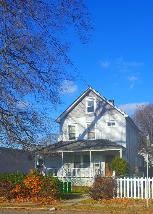 233 Chelsea Ave in Long Branch, NJ - Building Photo