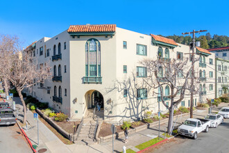 Garden Court in Berkeley, CA - Building Photo - Building Photo