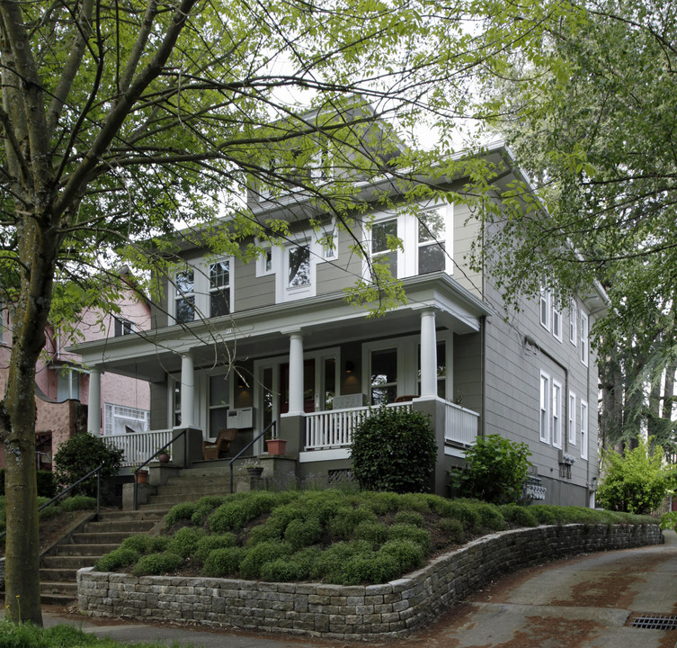 115 SE 30th Ave in Portland, OR - Foto de edificio