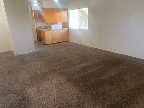 808 E Kaweah Ave in Visalia, CA - Building Photo - Building Photo