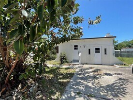 2100 47th St N in St. Petersburg, FL - Building Photo