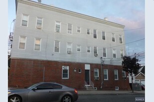 64 Belmont Ave Apartamentos