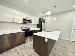 1408 S Yankton St, Unit 3 in Alton, TX - Building Photo - Building Photo