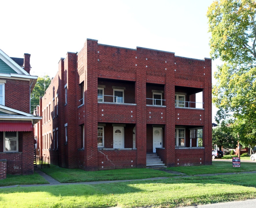 401 8th Ave in Huntington, WV - Building Photo