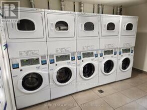 15 Singer Ct in Toronto, ON - Building Photo - Building Photo