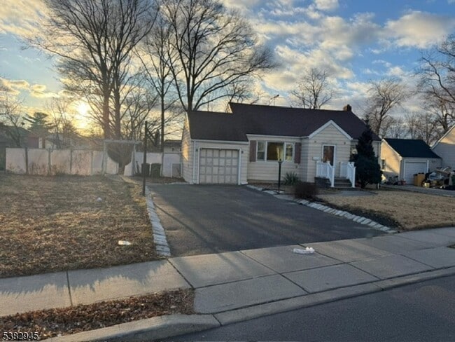 1292 Crescent Ave in Roselle, NJ - Building Photo - Building Photo