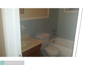 7371 NW 37th St-Unit -2 in Hollywood, FL - Building Photo - Building Photo