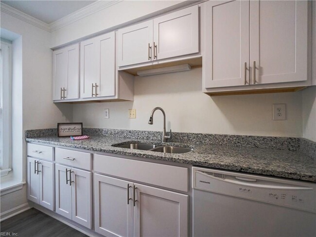 2407 Rennie Dr