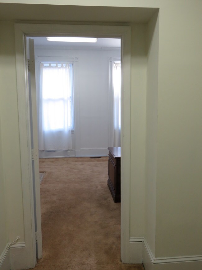 1201-1211 Locust St in Philadelphia, PA - Building Photo - Interior Photo