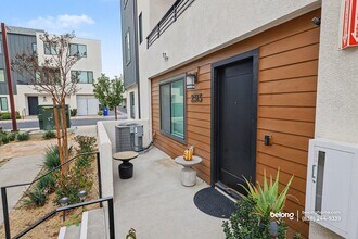 2313 Acara Cir in San Diego, CA - Building Photo - Building Photo