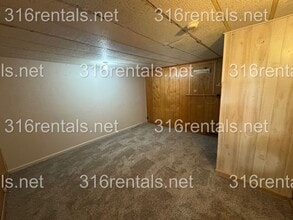 1004 E 9th St in Newton, KS - Building Photo - Building Photo