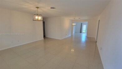 670 NE 179th Terrace in Miami, FL - Building Photo - Building Photo