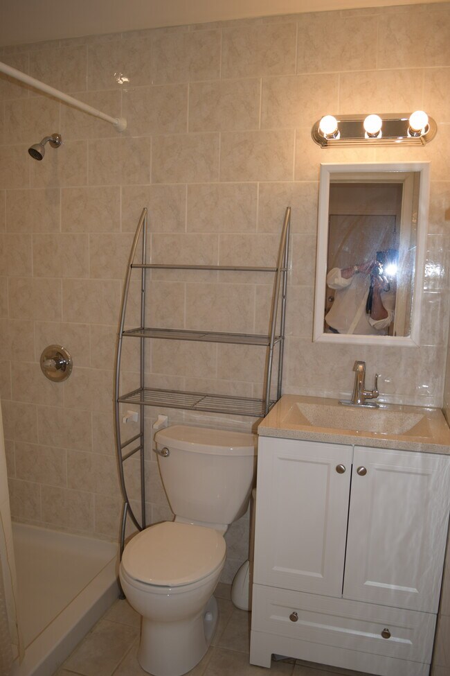109 Cook St, Unit Apt 3 in Ithaca, NY - Foto de edificio - Building Photo