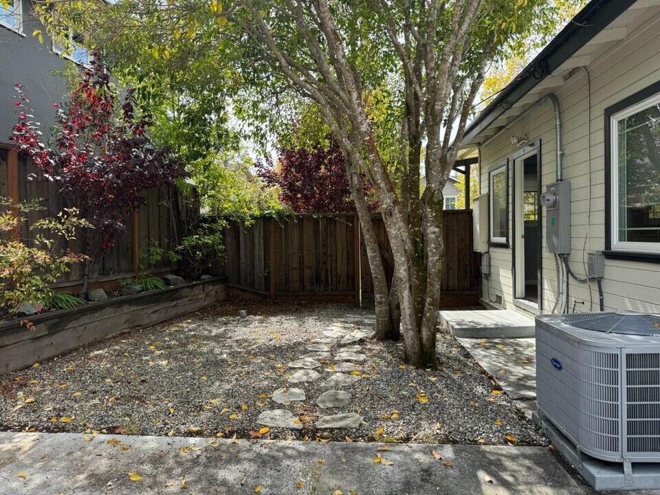 1500 Solana Dr in Belmont, CA - Building Photo