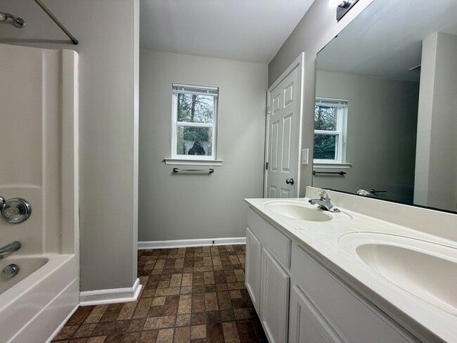 property at 3746 Glenwood Dr