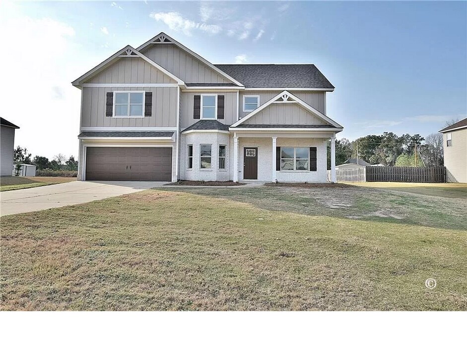 18 Sword St in Fort Mitchell, AL - Building Photo