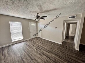 802 Las Palmas Dr in Grand Prairie, TX - Building Photo - Building Photo