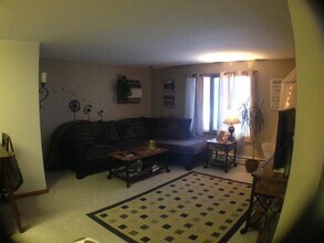 2305 Lockport Rd, Unit Upper in Sanborn, NY - Foto de edificio - Building Photo