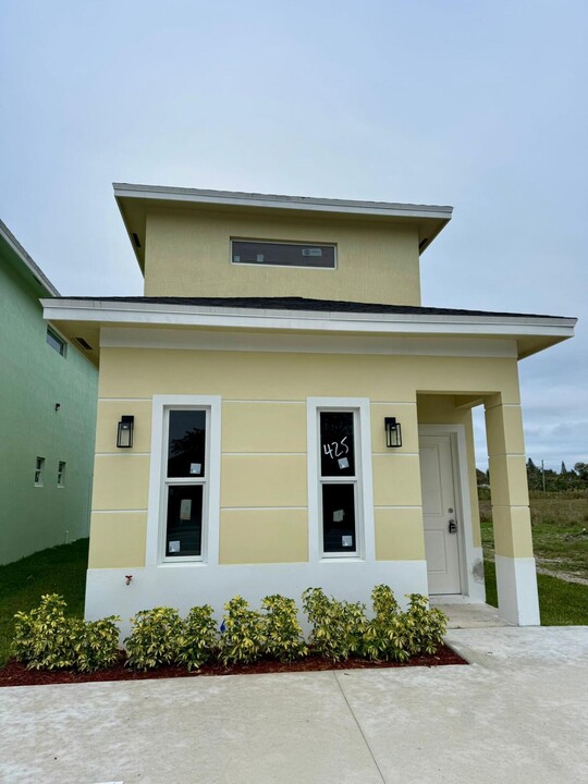 425 NW 13th Ave in Boynton Beach, FL - Building Photo