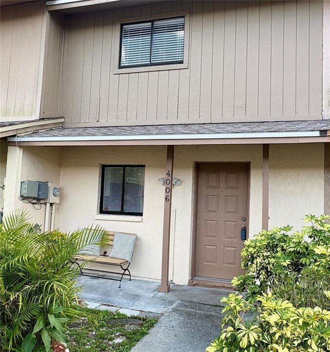 4006 Cedar Limb Ct in Tampa, FL - Building Photo